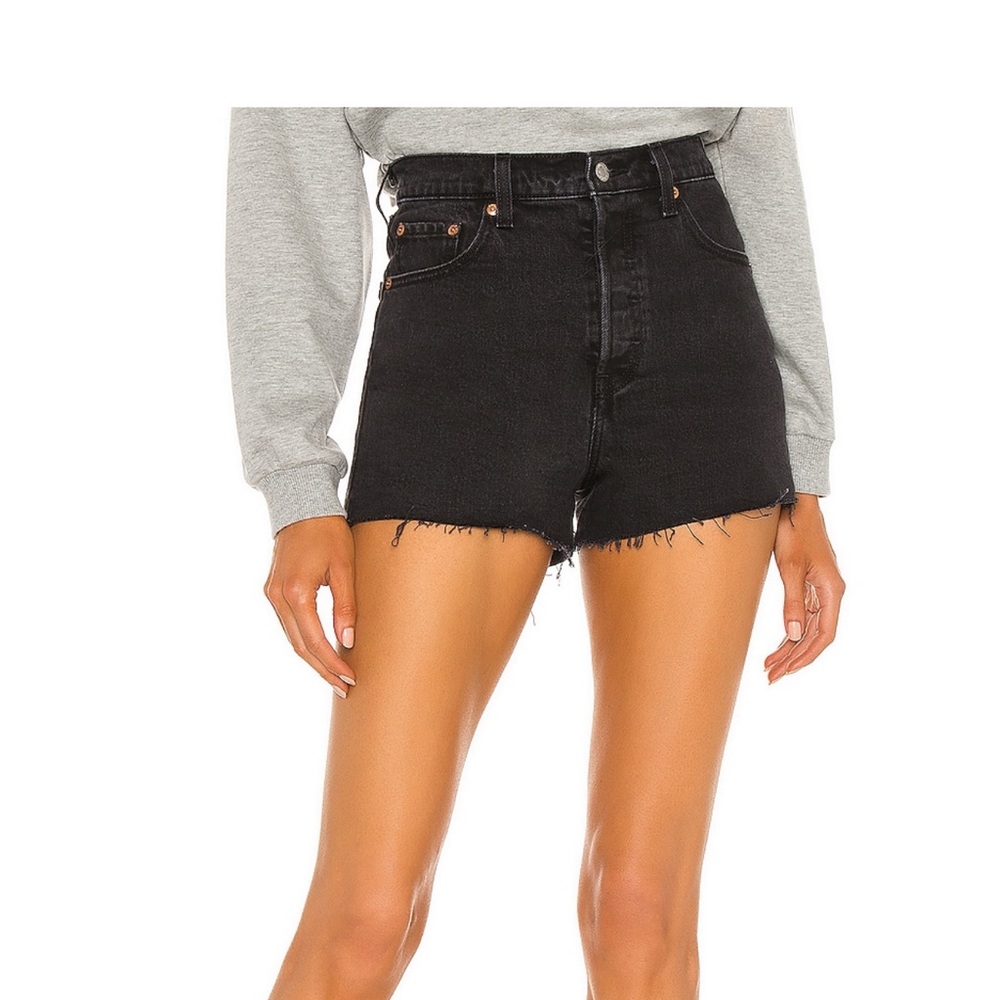 Levi’s Ribcage Shorts